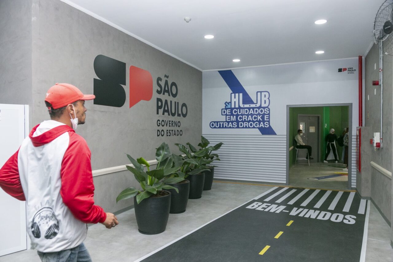 O HUB possuí duas frentes de assistência, o pronto atendimento e o Centro de Atenção Psicossocial de Álcool e Drogas